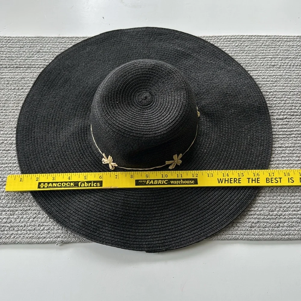 Vintage Black Large Straw Hat with Daisy Flower Detail - Picture 3 of 6